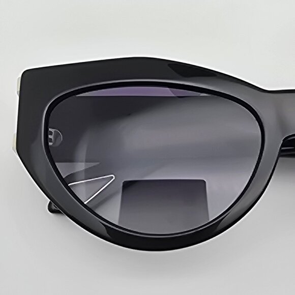 Quay Australia Mad Cute Black Frame Polarized Gradient Lens Cat Eye Sunglasses main image 4